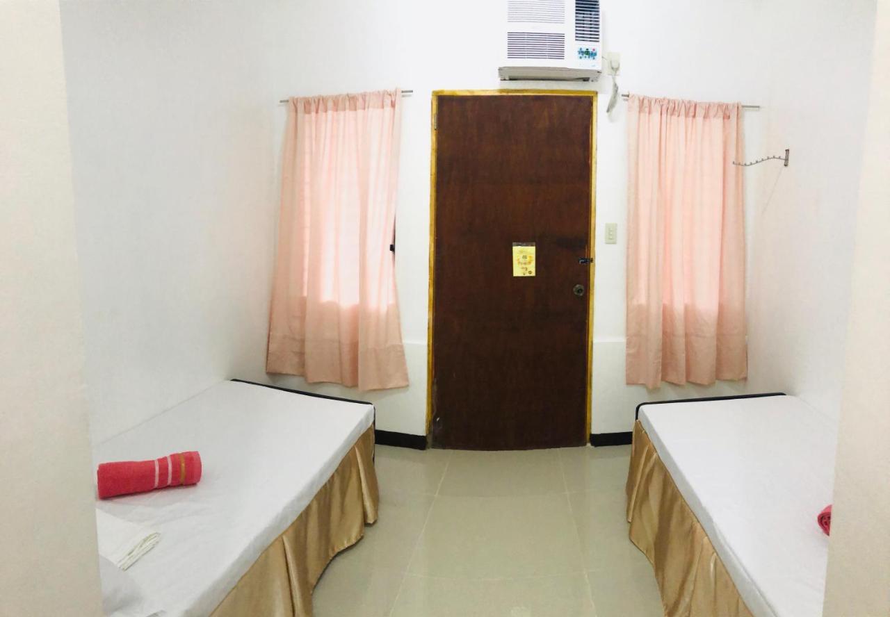 Lr Hostel And Cafe Moalboal Ngoại thất bức ảnh